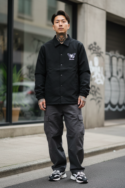 首にタトゥーのある日本人モデル