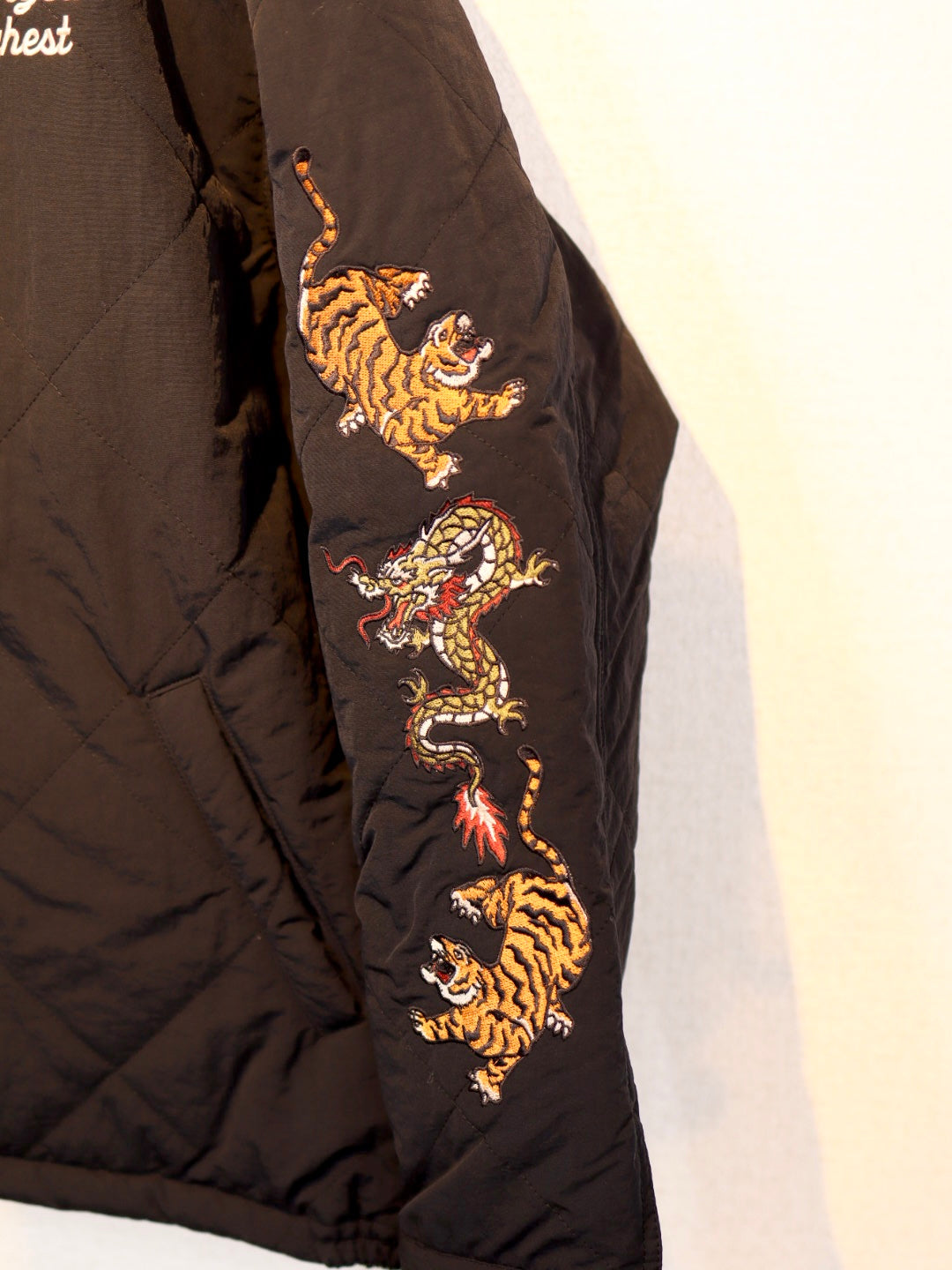 POWER TO THE PEOPLE　虎龍刺繍キルティングジャケット　ブラック