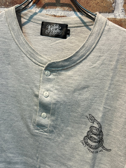 (USED) Kustomstyle So.Cal スネークワンポイントデザインTシャツ　ホワイトL